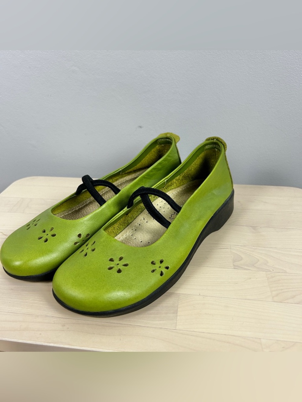 ARCOPEDICO Leather Mary Jane Flower Flats 7/38 Green Boho Cute Girly Comfort